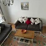 Spacious 2 Bedroom House With Garden