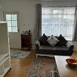 Spacious 2 Bedroom House With Garden