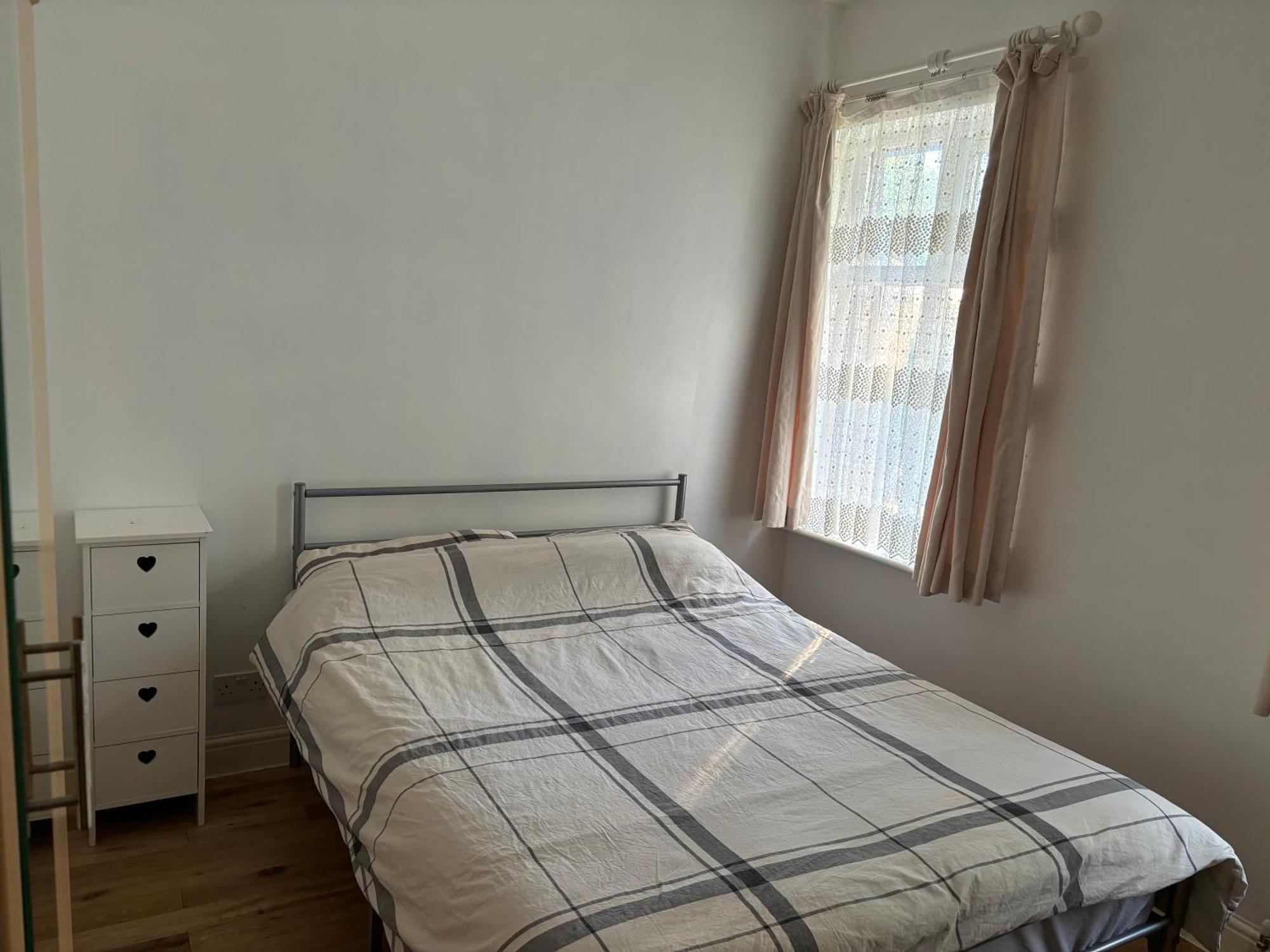 Spacious 2 Bedroom House With Garden