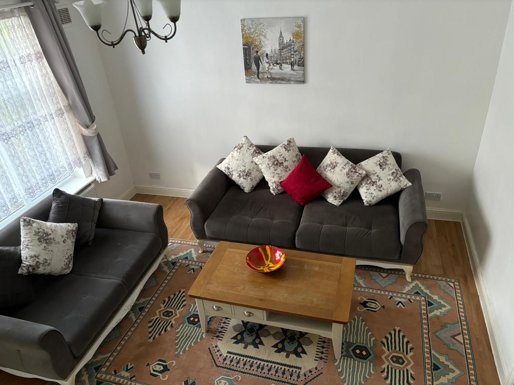 Spacious 2 Bedroom House With Garden Appartamento *