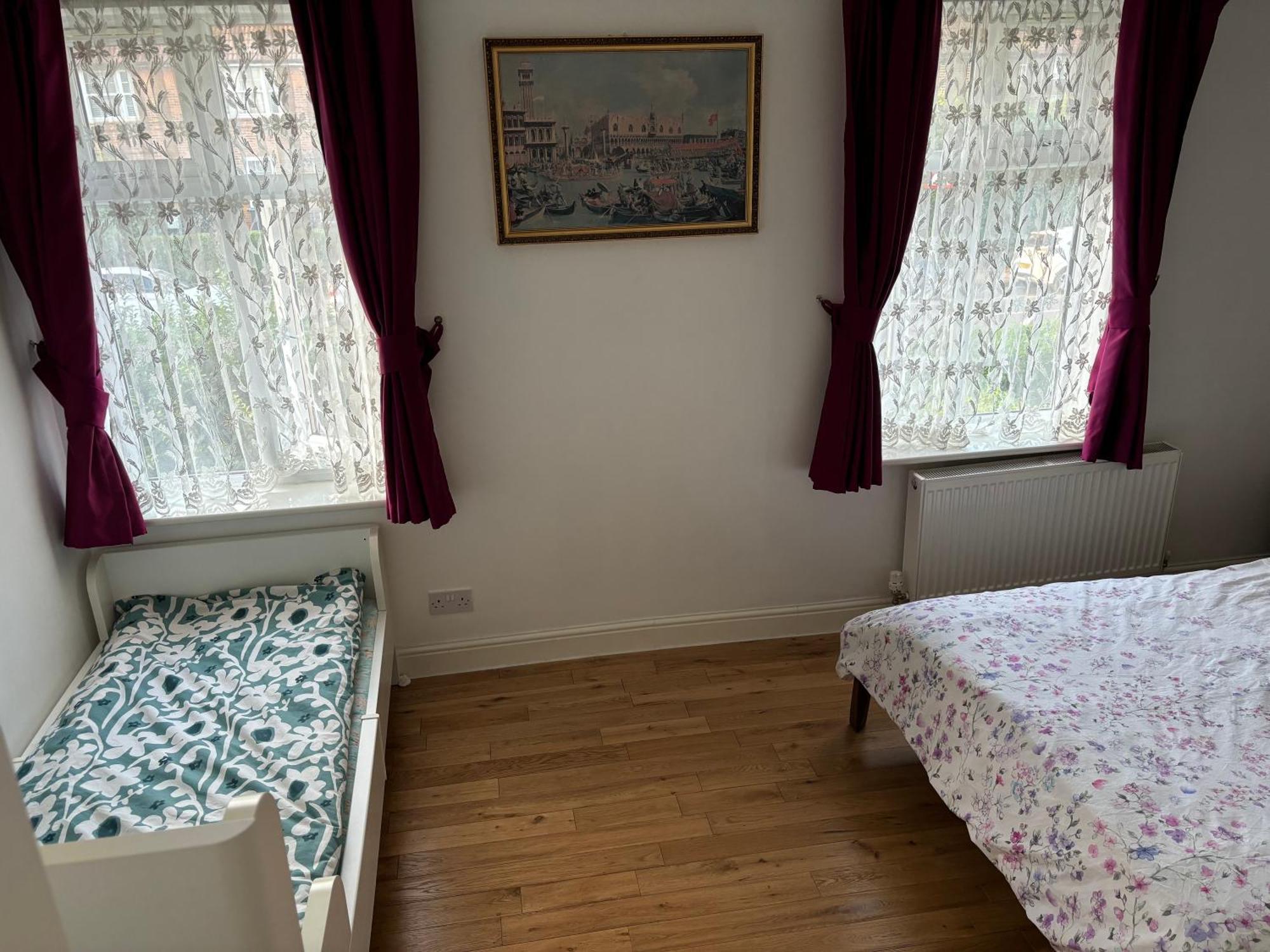 Spacious 2 Bedroom House With Garden *