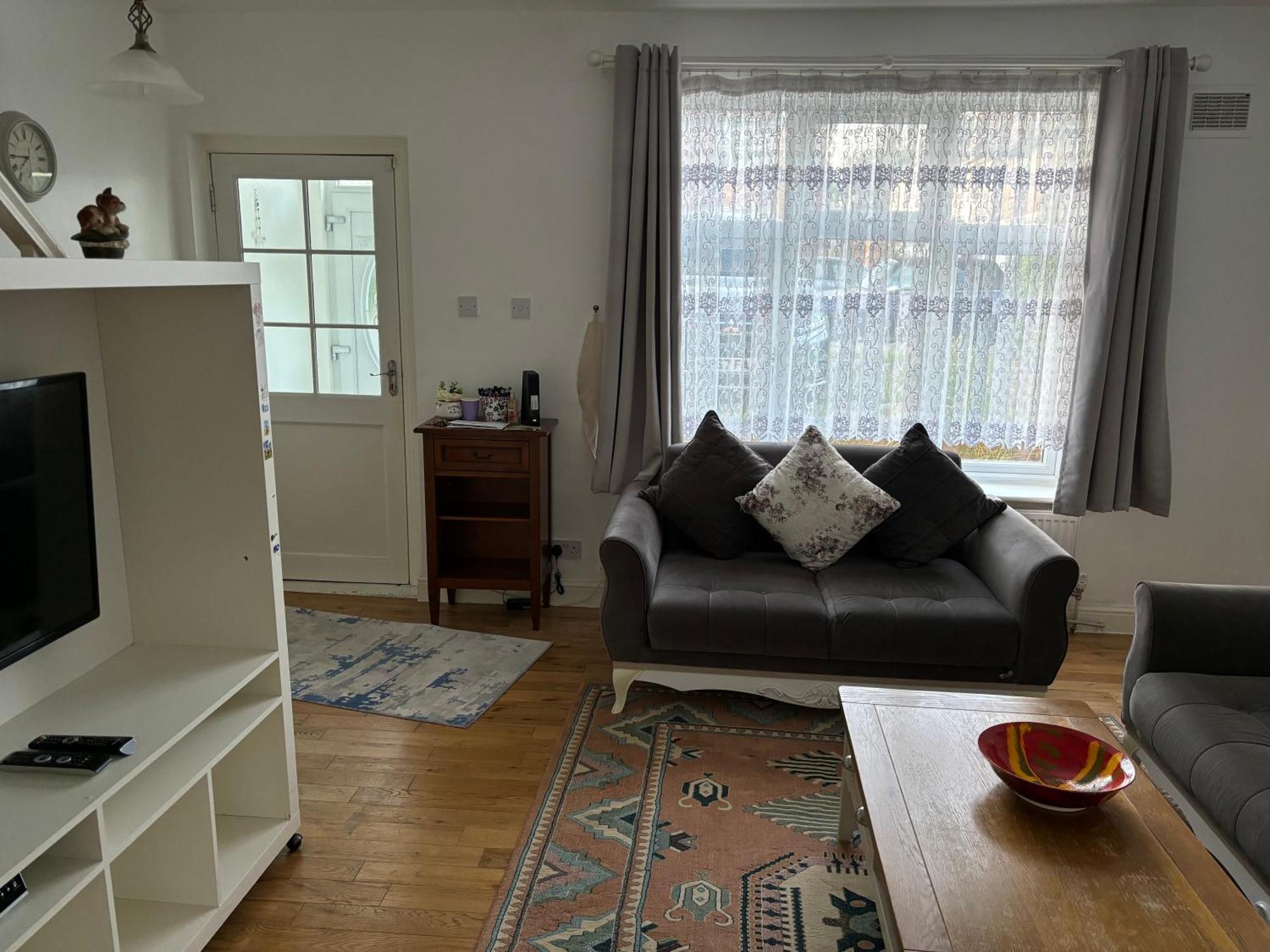 Spacious 2 Bedroom House With Garden Appartamento *
